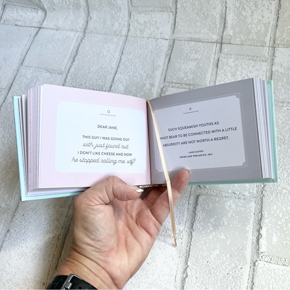 Jane Austen Quotes small book with famous quotes and advice from her books - Picture 5 of 8